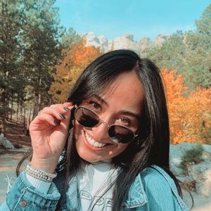 Meet your Posher, Mia